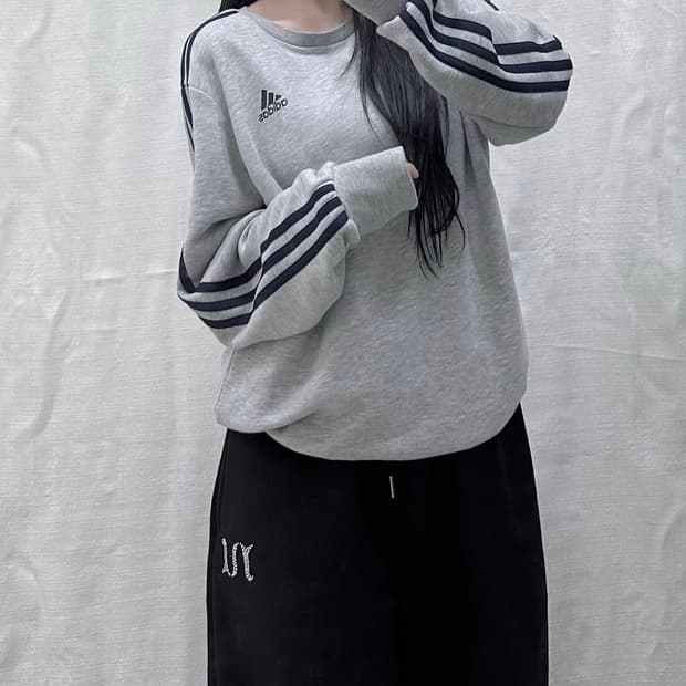 아디다스 그레이 맨투맨 