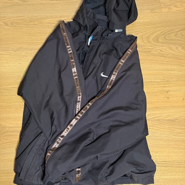 나이키 바람막이 브라운 사이드라인