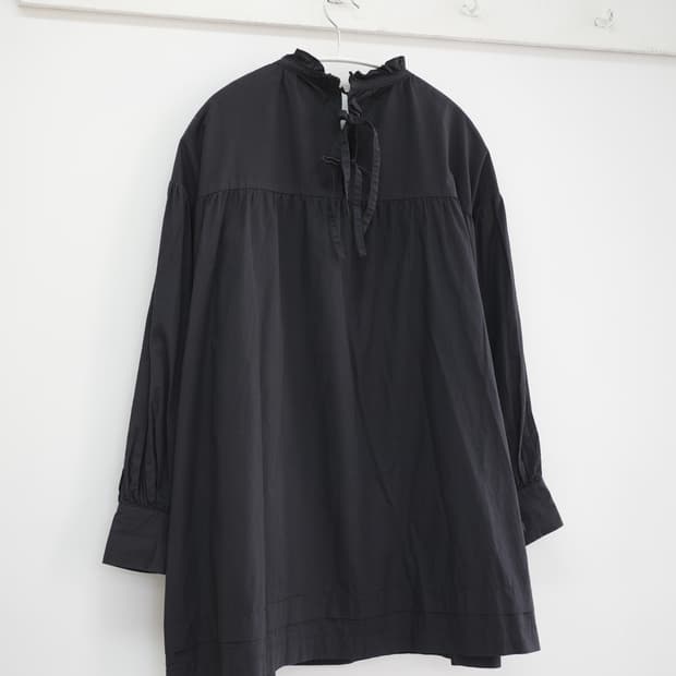 Frill black blouse