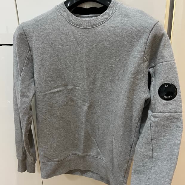 cp컴퍼니 그레이 맨투맨 95-100