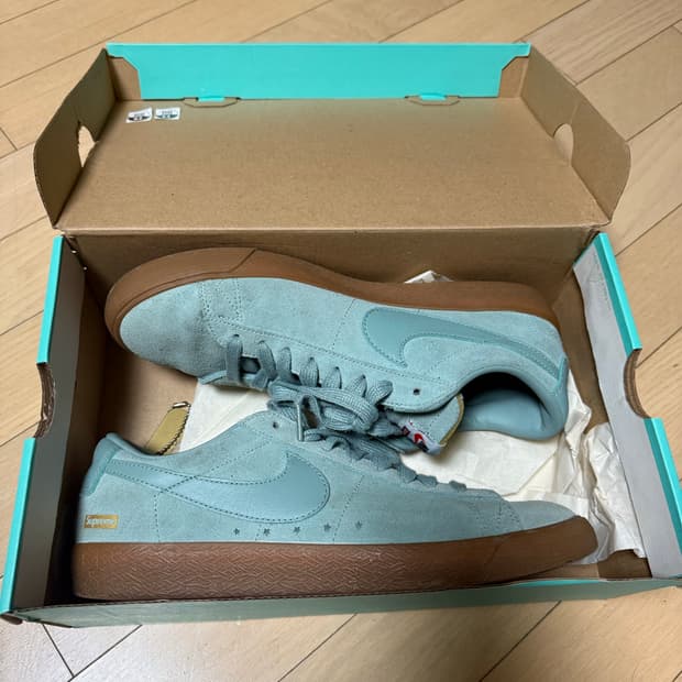 [275] 나이키 SB 블레이저 Supreme 민트 스웨이드