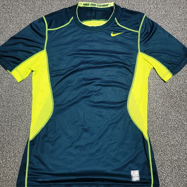 나이키 프로 컴뱃 러닝 반팔 티셔츠 M 정사이즈