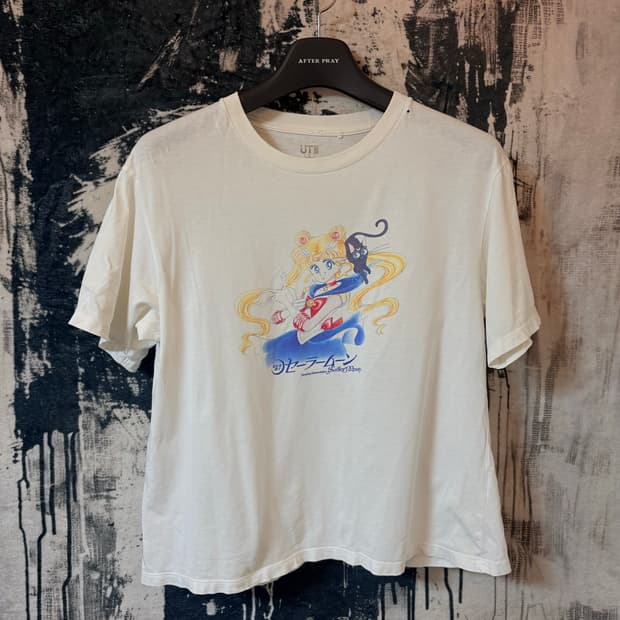 Uniqlo ut X sailor moon t-shirt