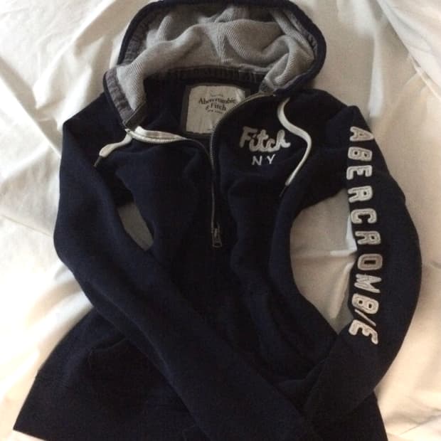 아베크롬비 네이비 딱붙 후드집업 사이드 레터링