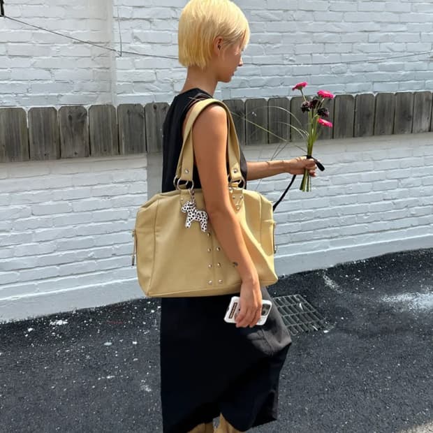 샌드뮤지엄 매거진 백 버터 옐로우