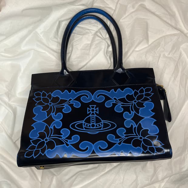 비비안 웨스트우드 오브 플로럴 그래픽 페이턴트 토트백