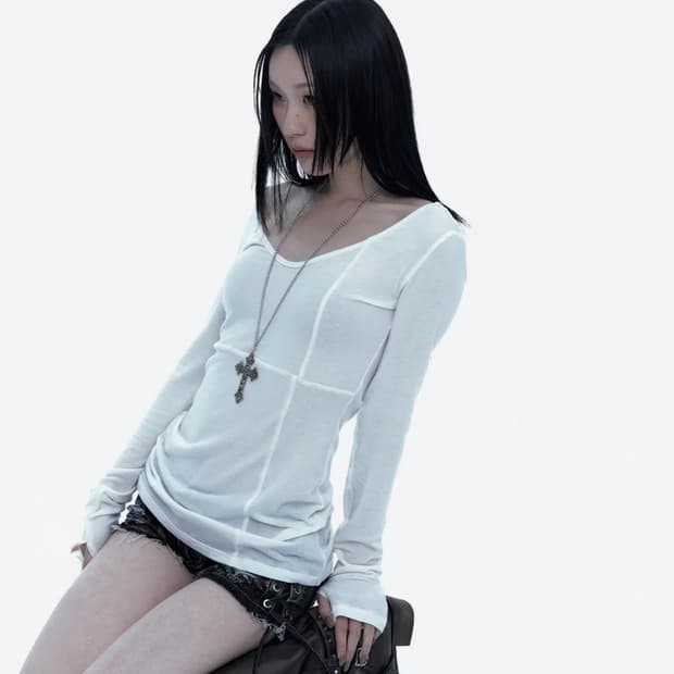 러프넥 크로스라인 슬림 탑 화이트