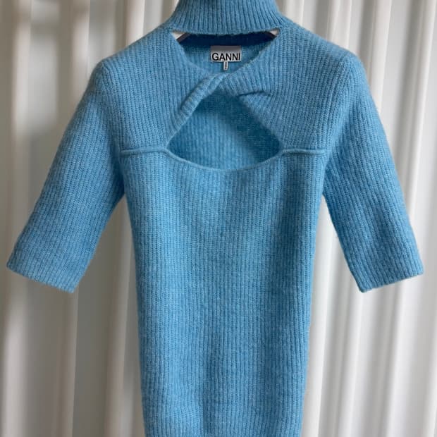 가니 컷아웃 니트