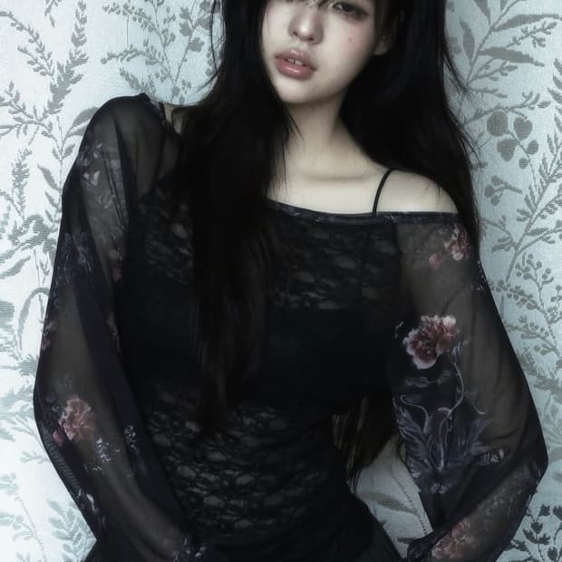 한땀한땀 봉접귀비 보트넥 s m 구해요