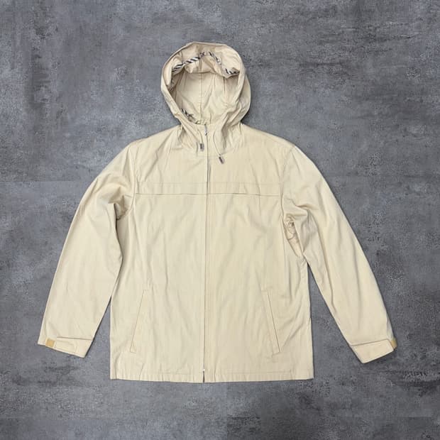 버버리 런던 바람막이 아이보리