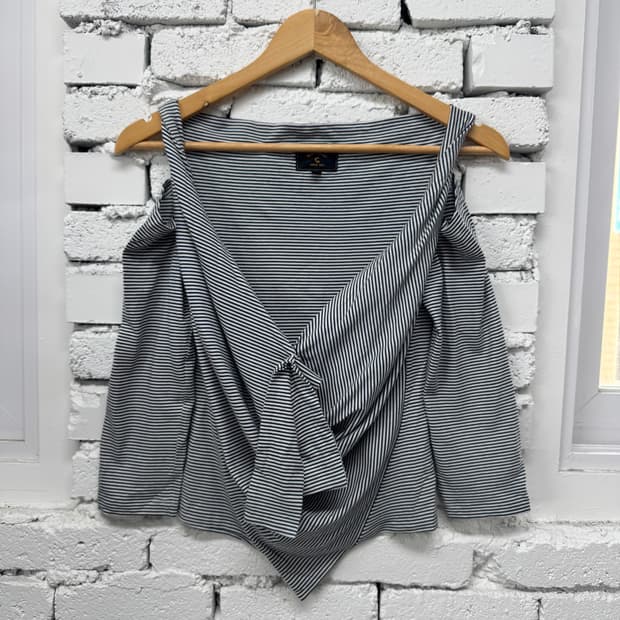 비비안웨스트우드 오픈숄더 블라우스 