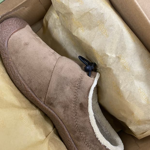 새상품) 킨 하우저 3 브라운 여성 슬라이드 235