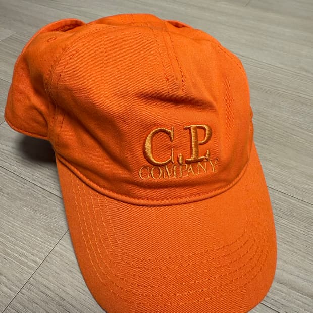CP컴퍼니 고글캡 L 오렌지 / 사용감 거의 없음 / 실착 0회