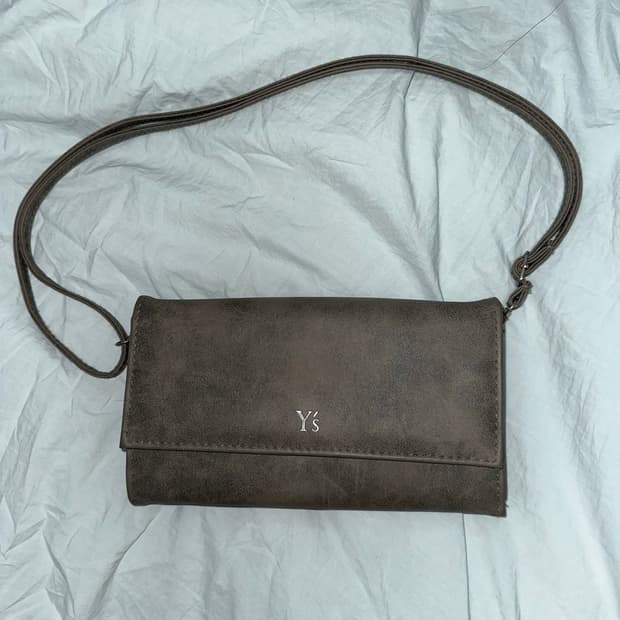 Y's wallet bag