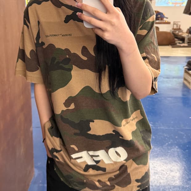 오프화이트 밀리터리 카모 반팔티