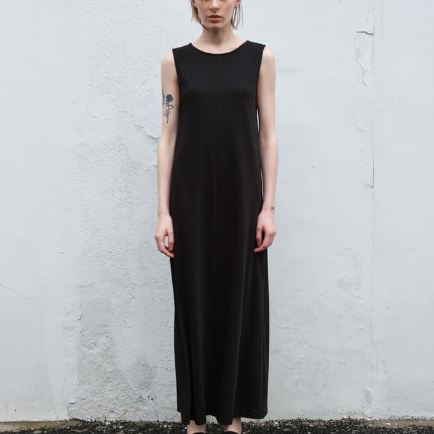 파이카 롱 슬리브리스 블랙 드레스