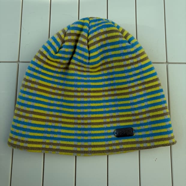 아크테릭스 스트라이프 비니