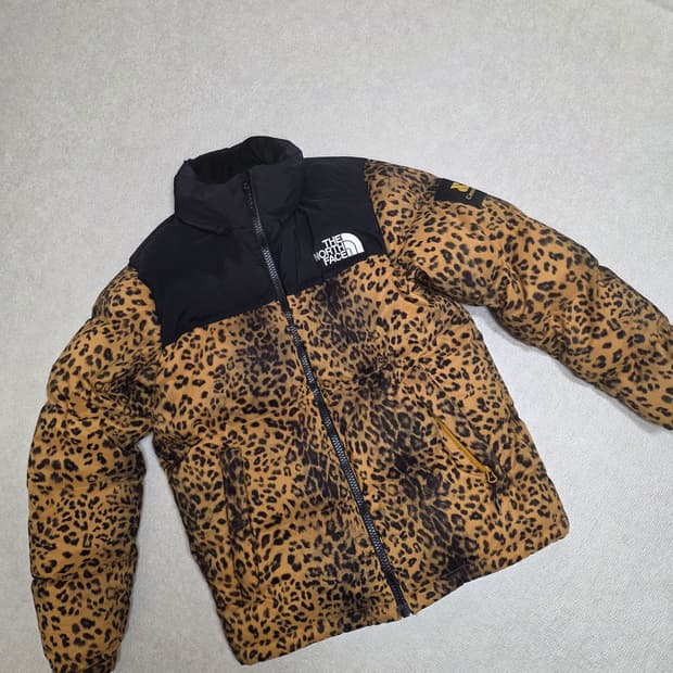 노스페이스 X 케이스스터디  치토스 레오파드 패딩 s(90) 사이즈 판매