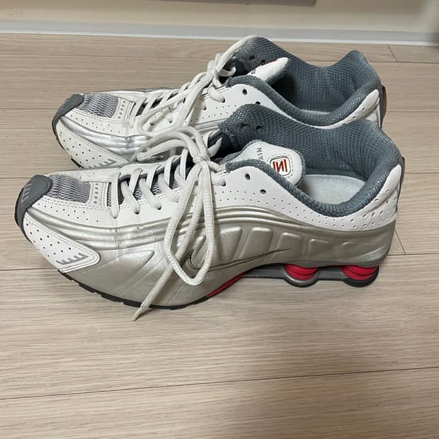 나이키 샥스 R4 커멧레드 255