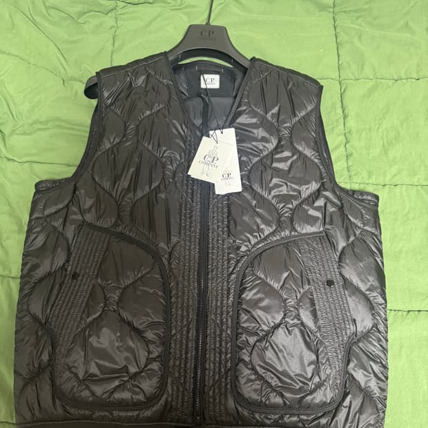 C.P. 컴퍼니 라이너 패딩 조끼