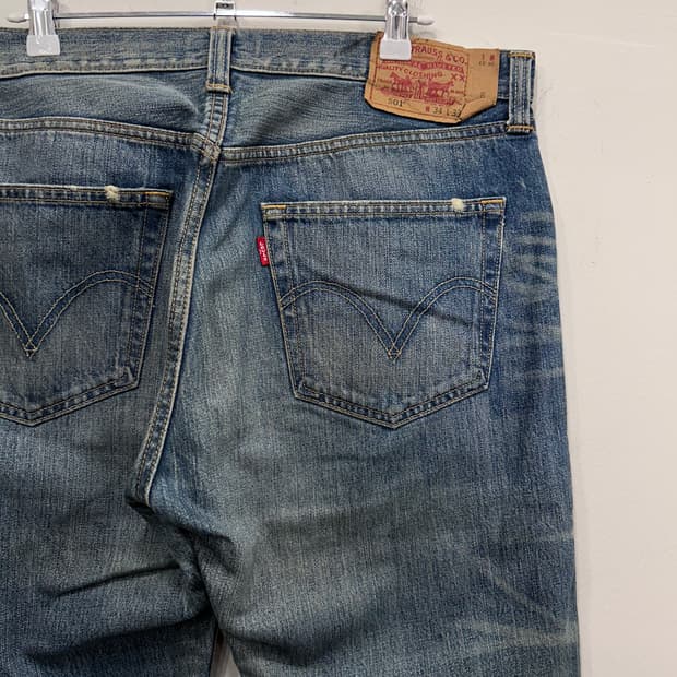 리바이스 501 레귤러핏 버튼플라이 데님팬츠