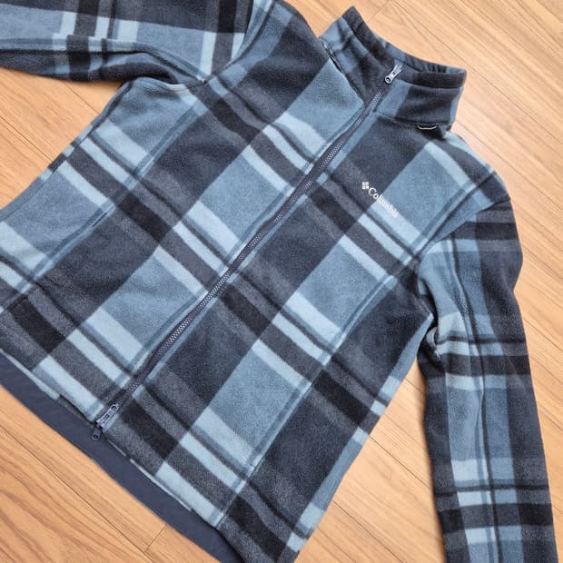 컬럼비아 남성 플리스 자켓 XL사이즈 판매합니다. 은은한 체크 패턴이 세