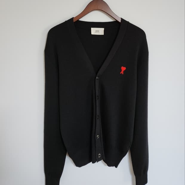 [M] 아미 블랙 스몰 하트자수 가디건 BFHK305