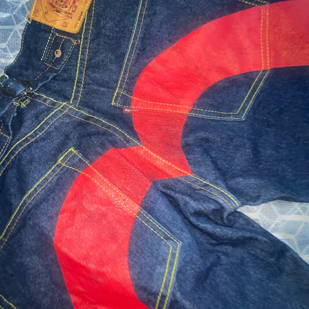 에비수 빅 레드 로고 페인팅 팬츠