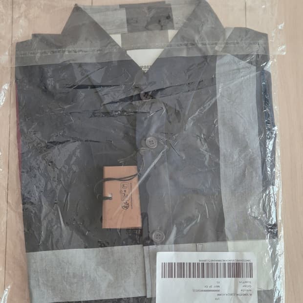 버버리 셔츠 / 정품 / 새제품 / 8018111