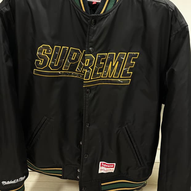 슈프림 미첼 & 네스 카모 로고 바시티 자켓 블랙 - 25SS