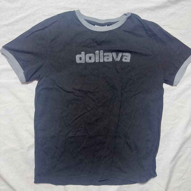 Dollava 돌라바 립 티셔트