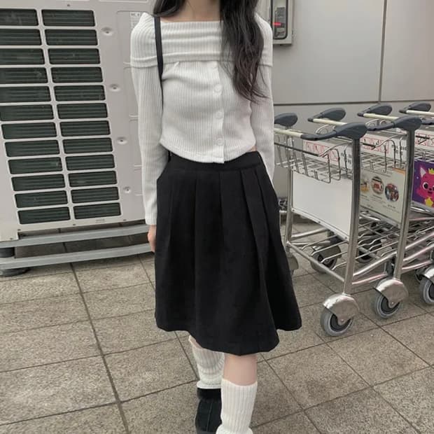 애니원모어 와샤 플리츠 미디 스커트