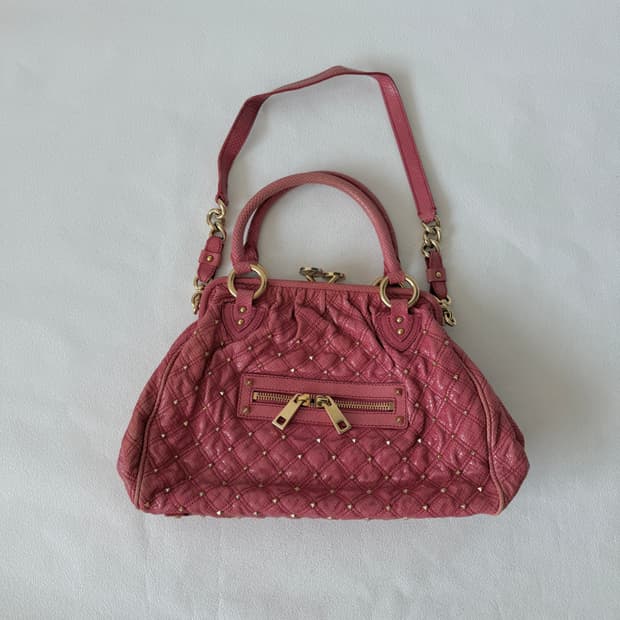 마크 제이콥스(MARC JACOBS) 레더 스터드 프레임백(ITALY)