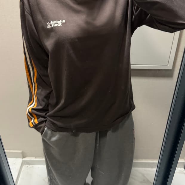 아디다스 삼선 브라운 긴팔티 105 (뒷면 프린팅)