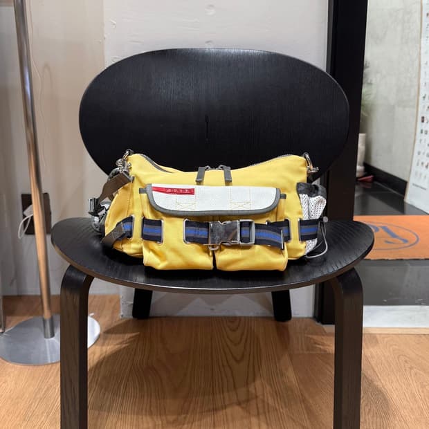 프라다 2000s 옐로우 테크니컬 버클 크로스백 