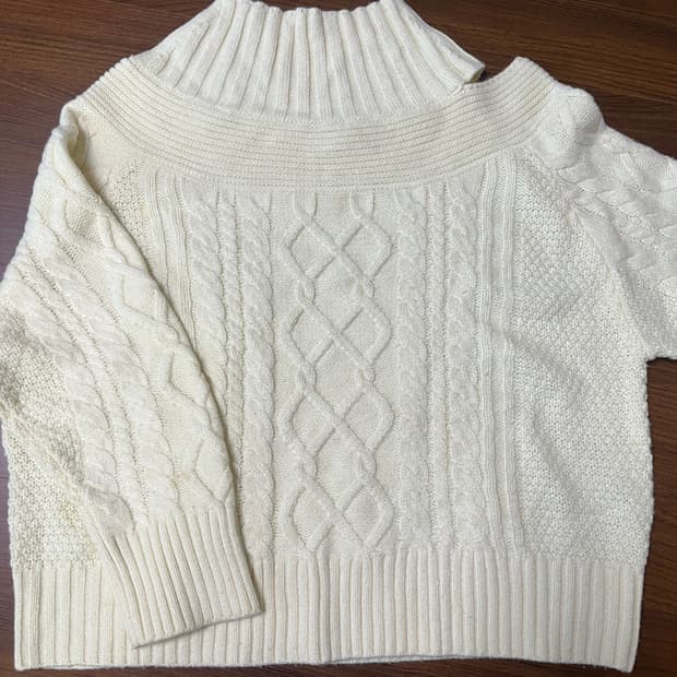 빈티지 어깨 트임 아이보리 반폴라 니트