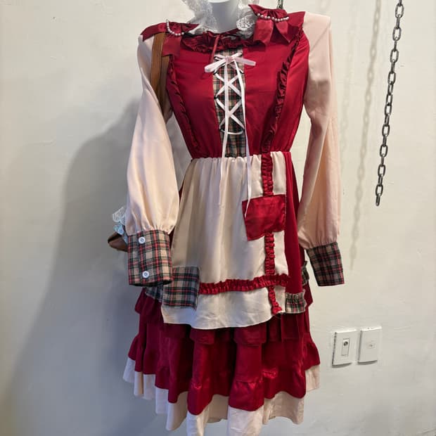 체크 패턴 아일렛 프릴 레드 헤도레 원피스