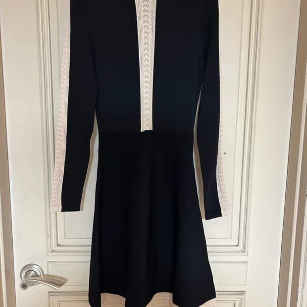 산드로 엘라스틴 니트 원피스