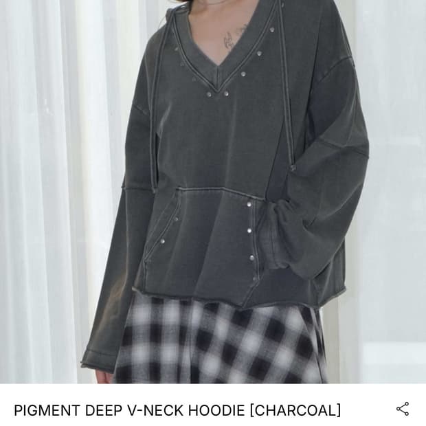 오디너리 홀리데이 브이넥 후드티