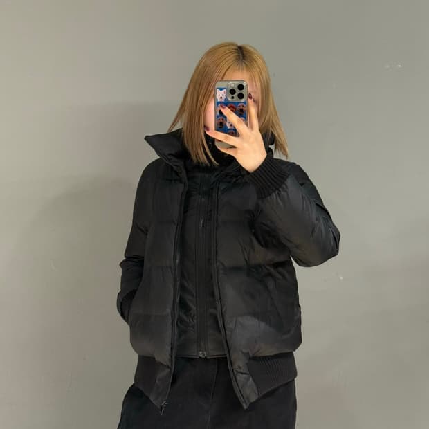 High-neck layered collar detail padding