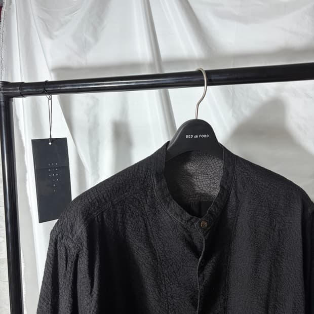 더 비리니 안느 엠브로이드 셔츠