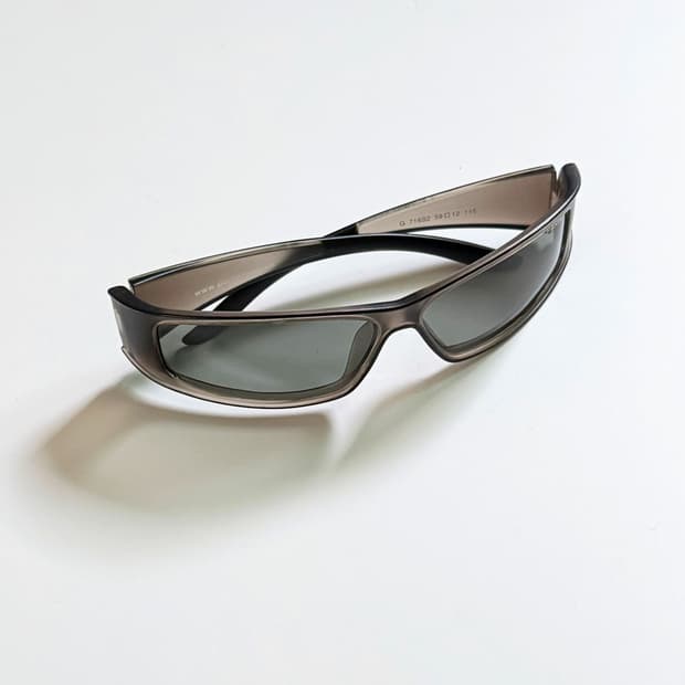 PARIM 스모크 블랙 랩어라운드 프레임 빈티지 선글라스