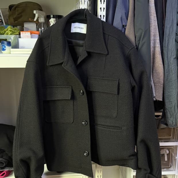 데꼬로소 크롭 울자켓 블랙