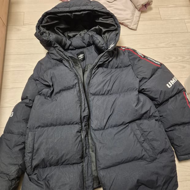 엄브로 패딩 100