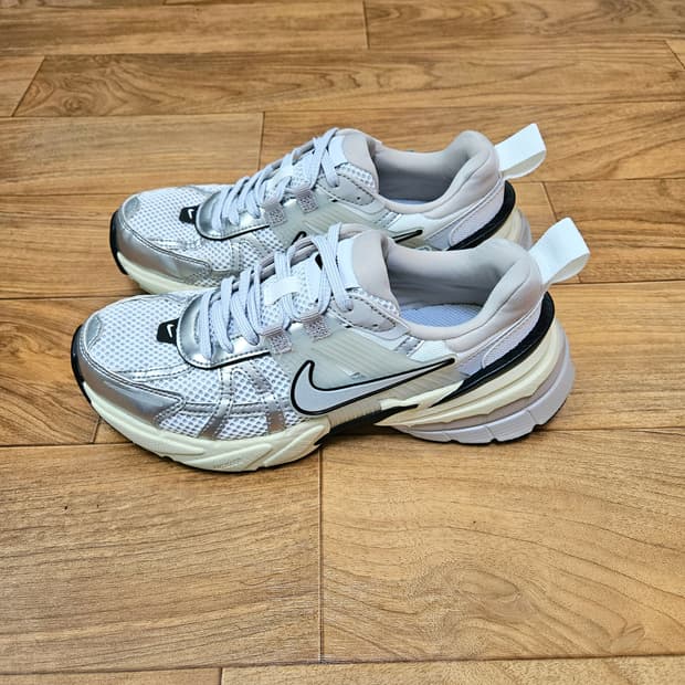 나이키 V2K 런 230