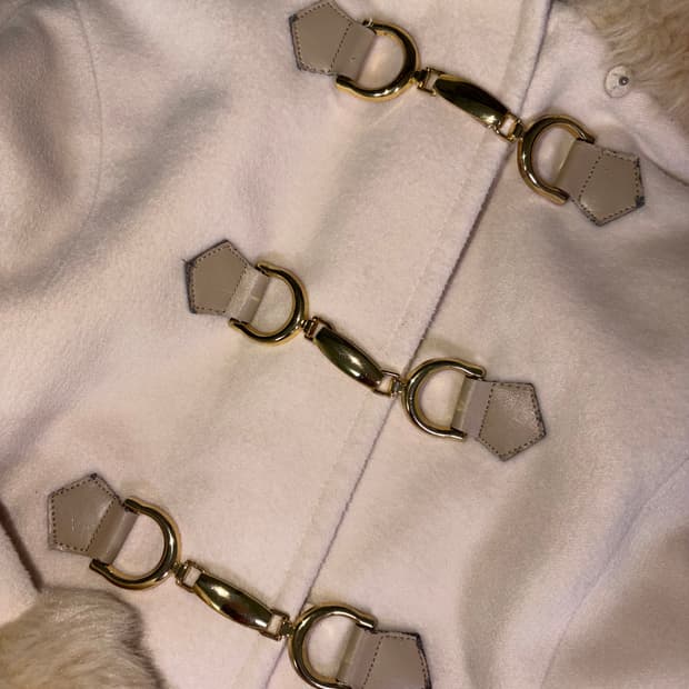 세실맥비 베이지 퍼 숏코트 금장 라떼갸루 오네갸루 가루