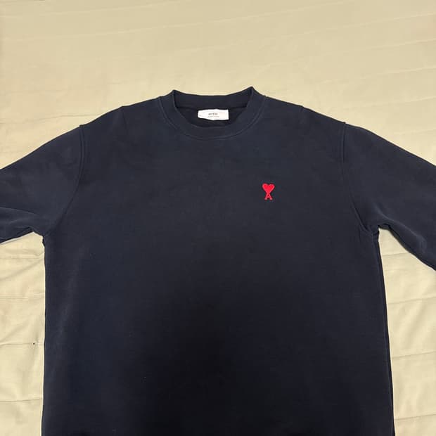 아미 스몰로고 맨투맨