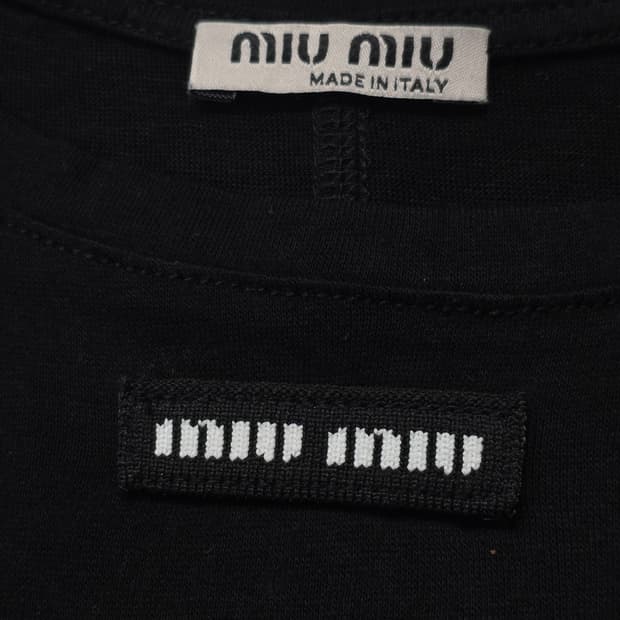 miumiu 미우미우 로고포인트 블랙 기본 라운드 긴팔티