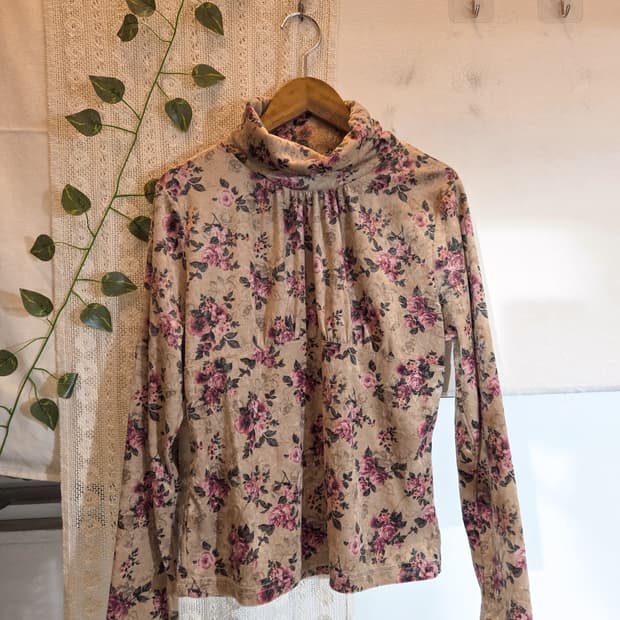 플라워 벨벳 목폴라 슬리브