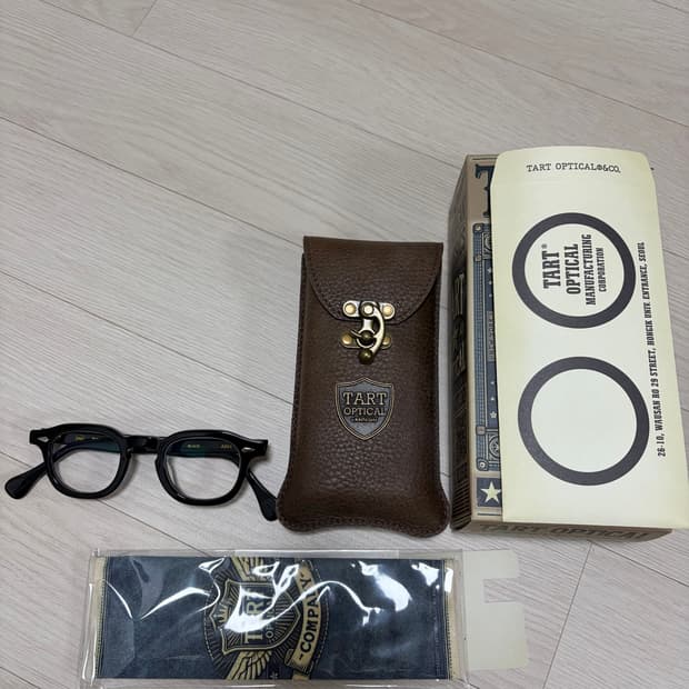 타르트옵티컬 ARH 42사이즈 블랙